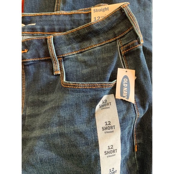 NWT Old Navy 12 Short Straight Leg Distressed Jeans - Picture 3 of 4
